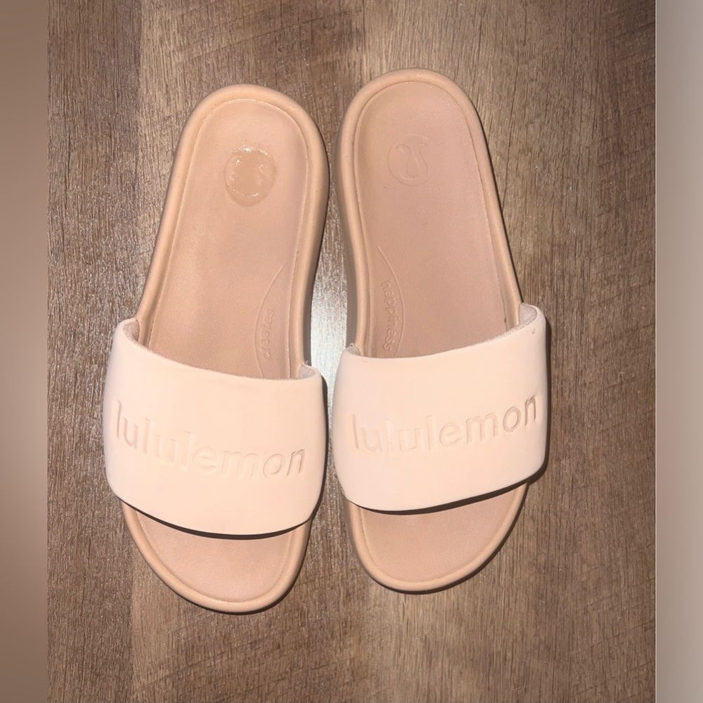 Lululemon slides